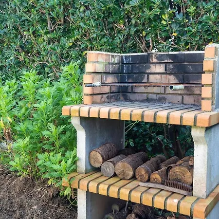 Дом отдыха Bright In With Garden And Barbecue