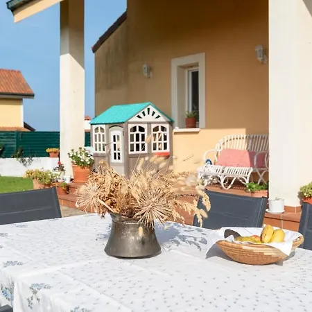 Bright In With Garden And Barbecue Дом отдыха